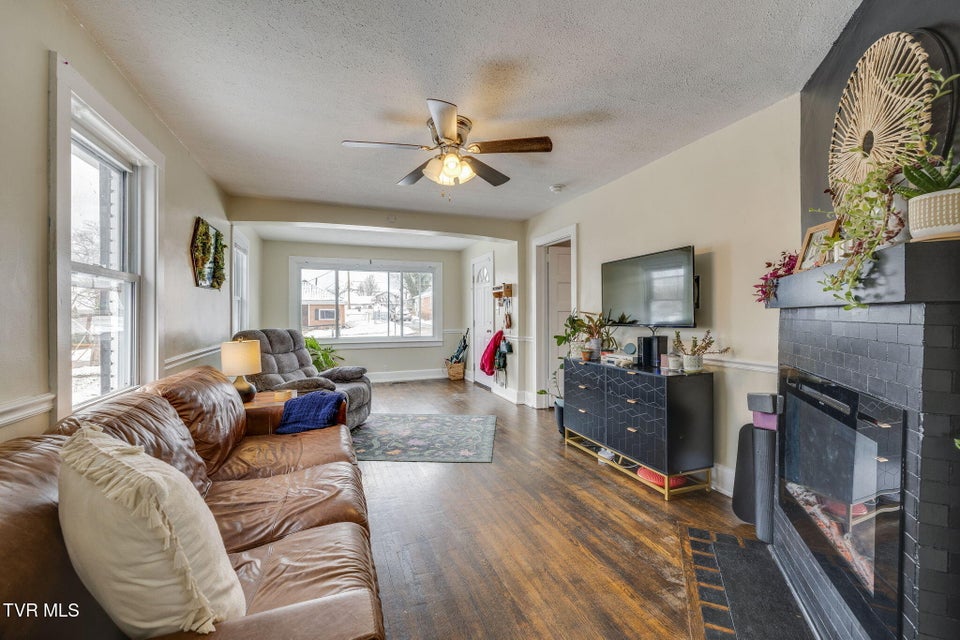 Photo #7: 910 Birch Street