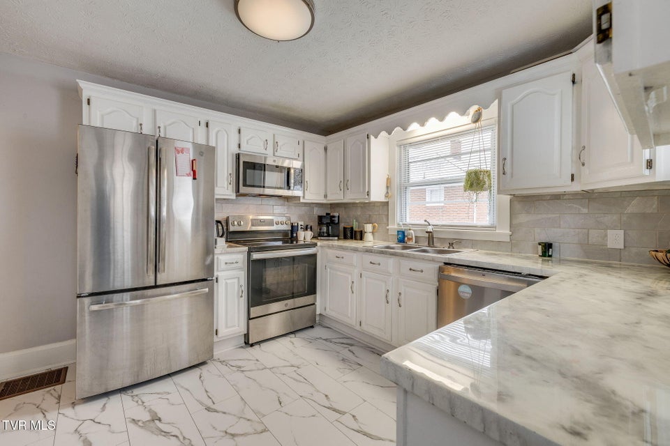 Photo #12: 910 Birch Street