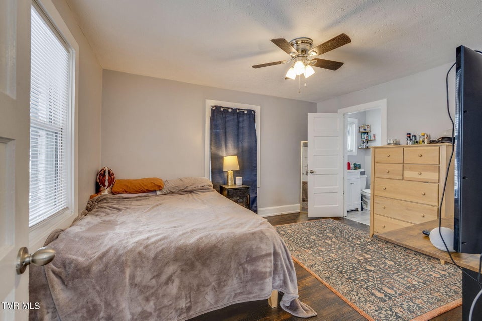 Photo #14: 910 Birch Street