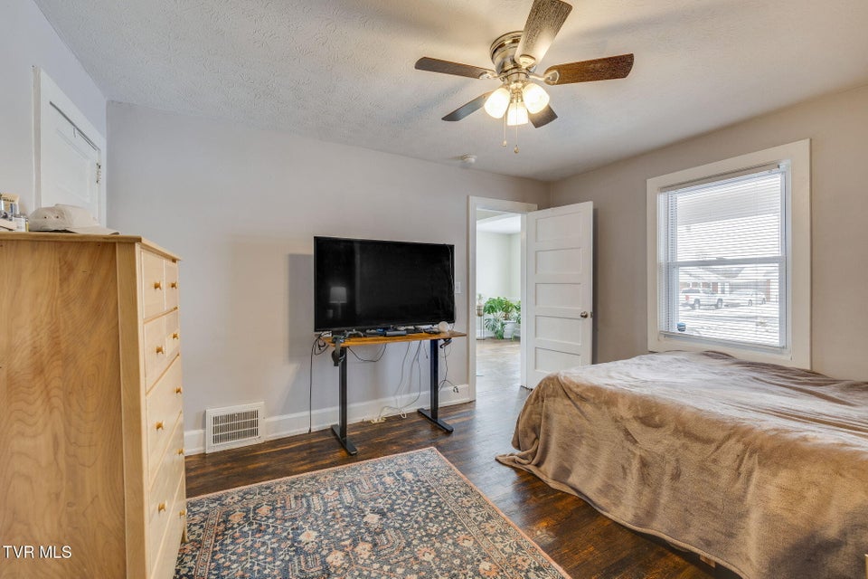 Photo #15: 910 Birch Street