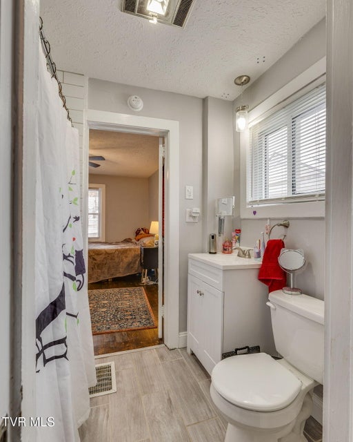 Photo #16: 910 Birch Street