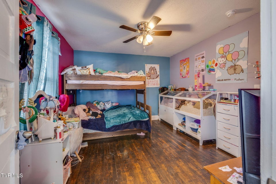 Photo #17: 910 Birch Street