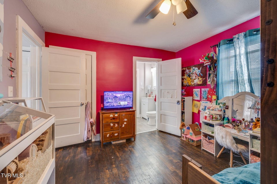 Photo #18: 910 Birch Street