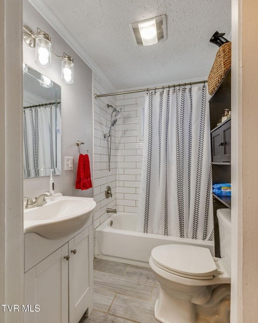 Photo #19: 910 Birch Street