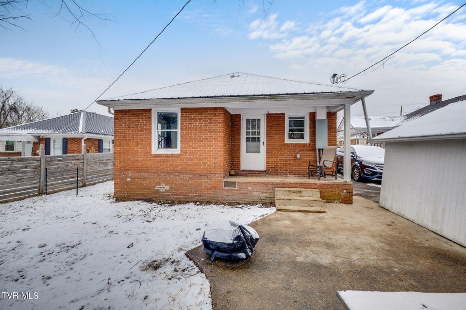 Photo #23: 910 Birch Street