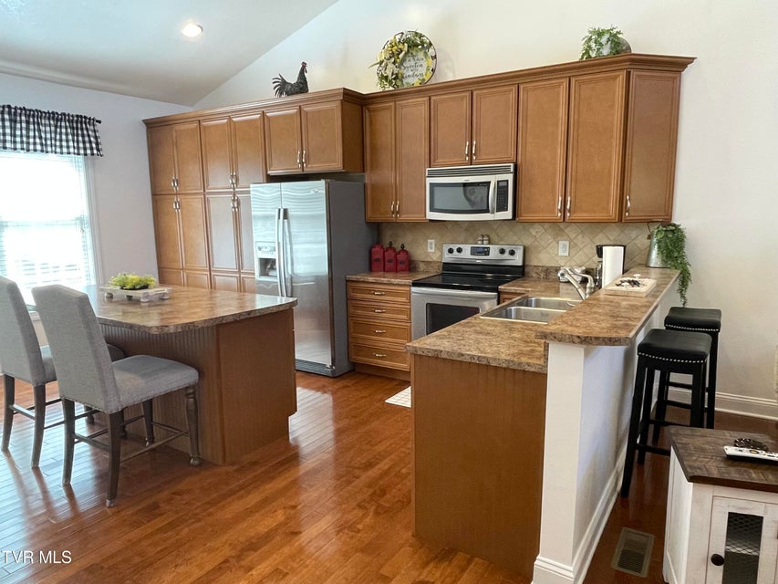 Photo #10: 251 Cresswood Drive