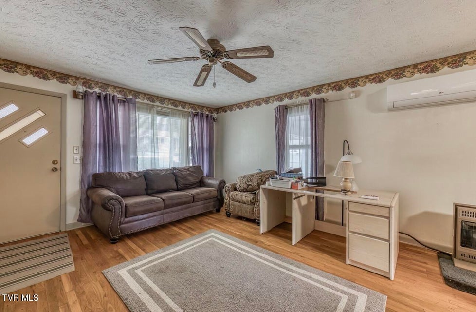 Photo #6: 3117 Blackburn Avenue