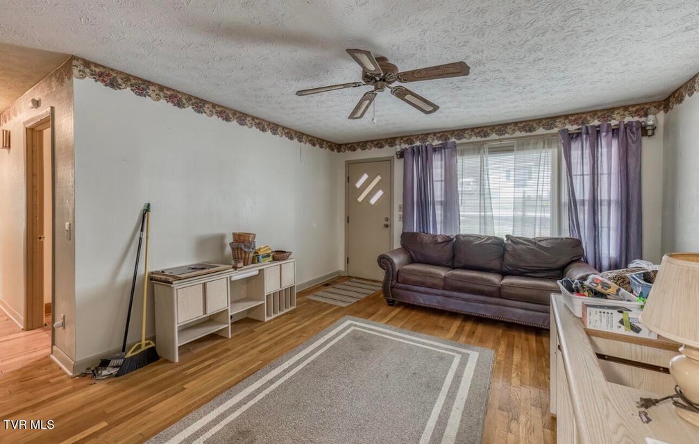 Photo #7: 3117 Blackburn Avenue