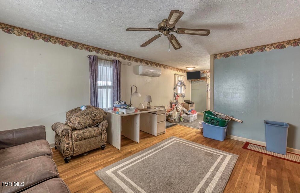 Photo #8: 3117 Blackburn Avenue