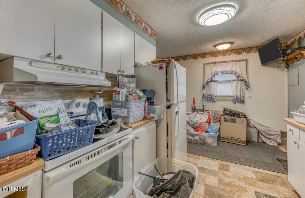 Photo #11: 3117 Blackburn Avenue