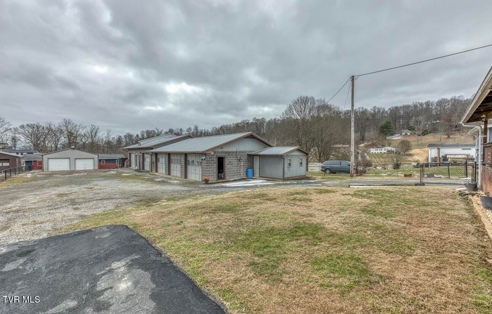 Photo #36: 3117 Blackburn Avenue