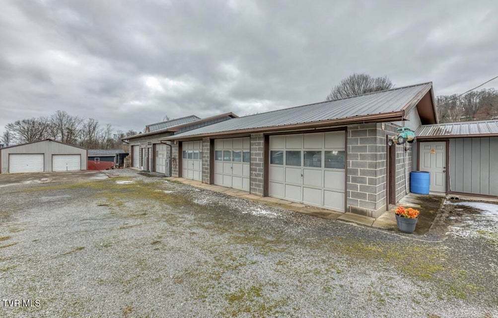 Photo #37: 3117 Blackburn Avenue