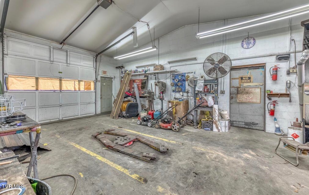 Photo #47: 3117 Blackburn Avenue