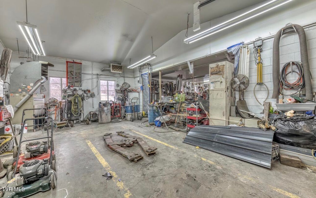 Photo #48: 3117 Blackburn Avenue