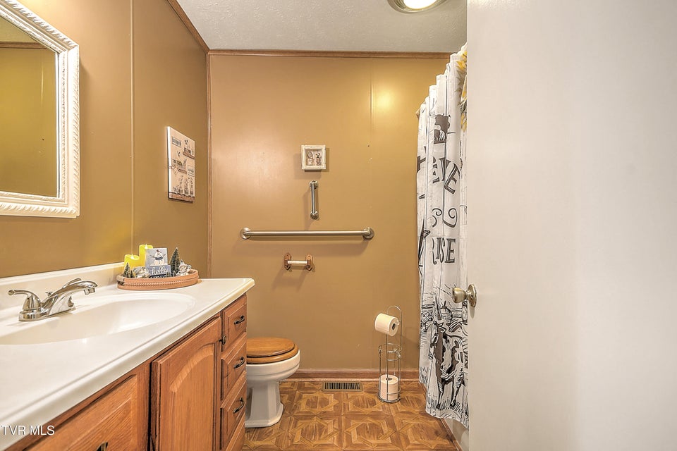 Photo #25: 215 Taylor Road