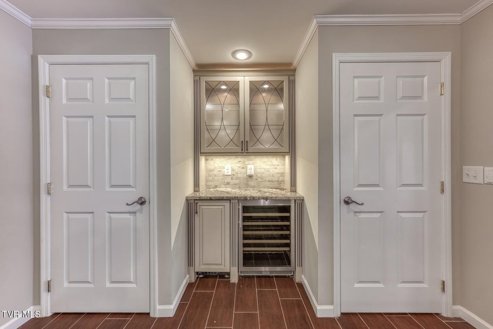 Photo #7: 605 Hillrise Boulevard