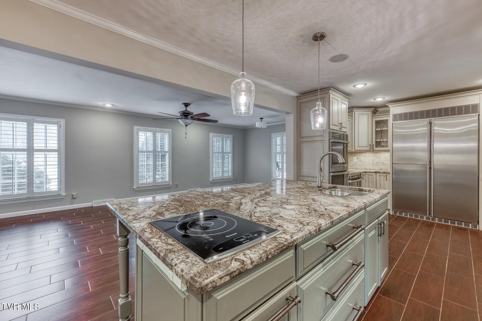 Photo #8: 605 Hillrise Boulevard