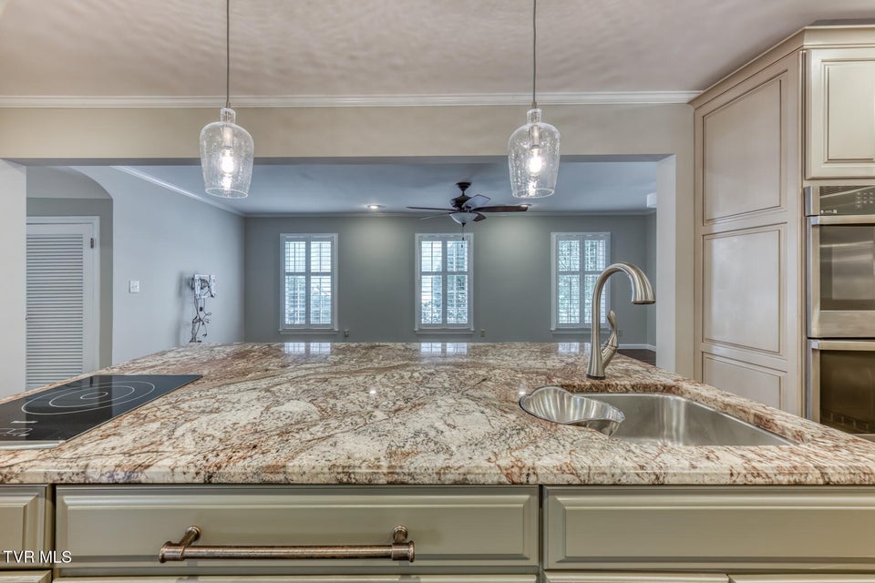 Photo #9: 605 Hillrise Boulevard