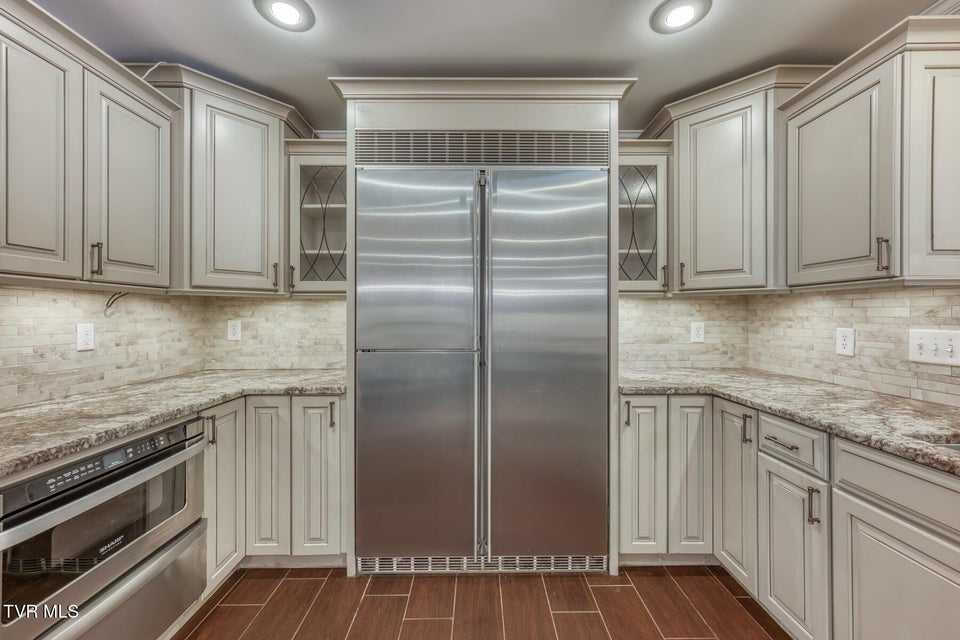 Photo #13: 605 Hillrise Boulevard