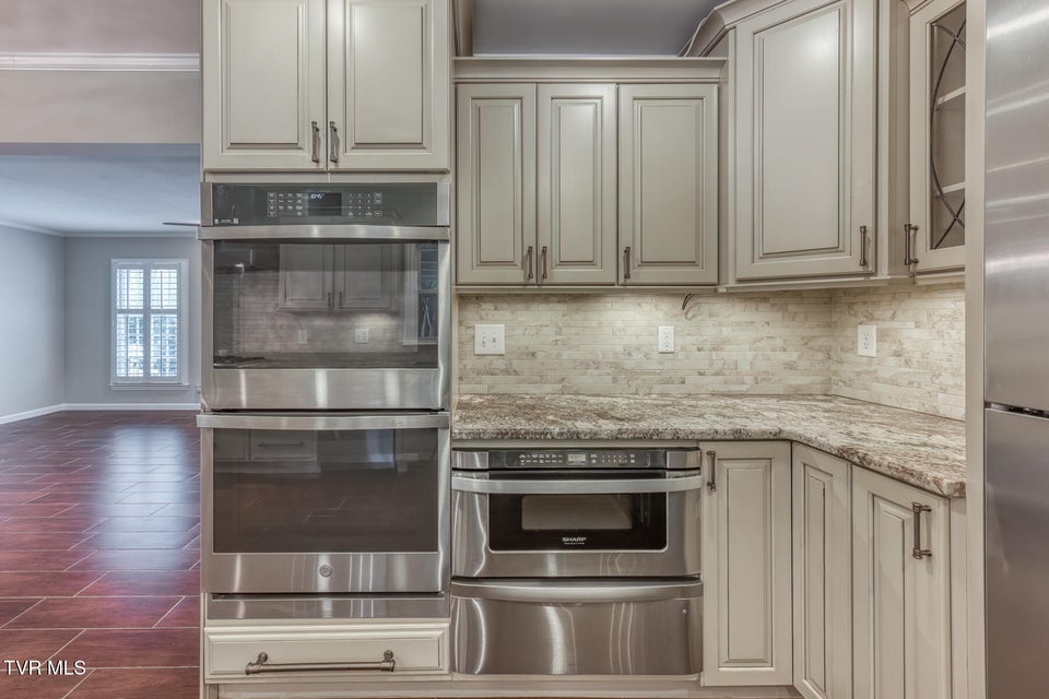 Photo #14: 605 Hillrise Boulevard