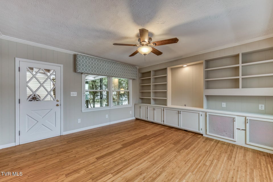 Photo #16: 605 Hillrise Boulevard