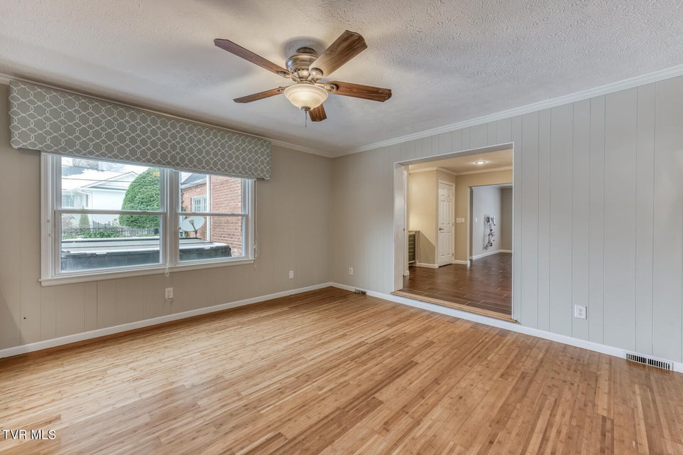 Photo #18: 605 Hillrise Boulevard