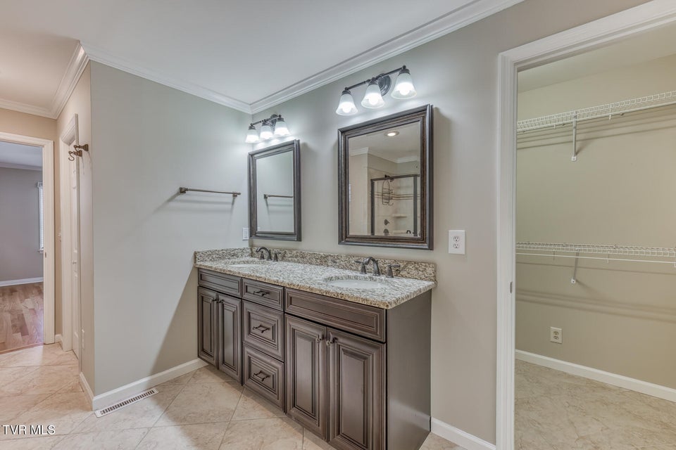 Photo #25: 605 Hillrise Boulevard