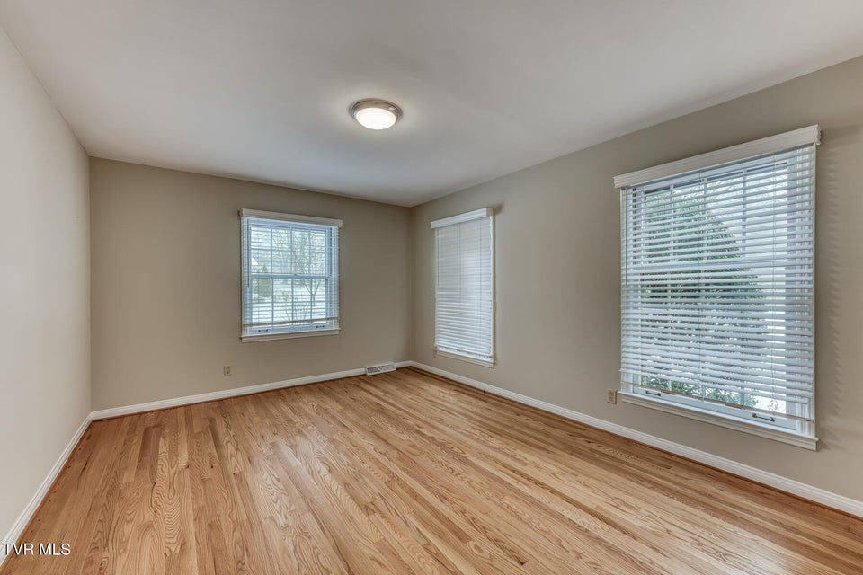 Photo #27: 605 Hillrise Boulevard