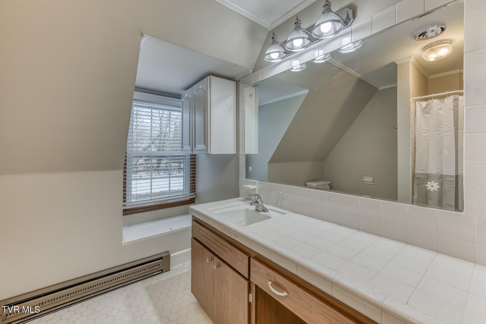 Photo #36: 605 Hillrise Boulevard