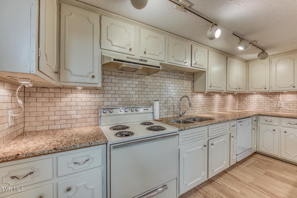 Photo #43: 305 Overbrook Drive