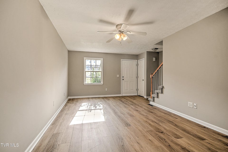 Photo #6: 570 Beaverview Drive