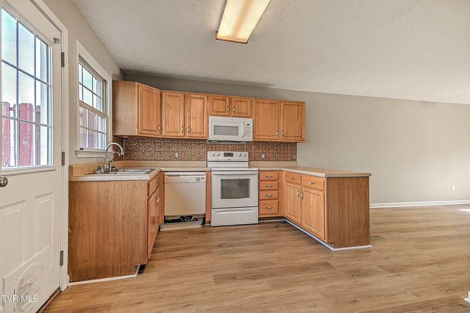 Photo #10: 570 Beaverview Drive