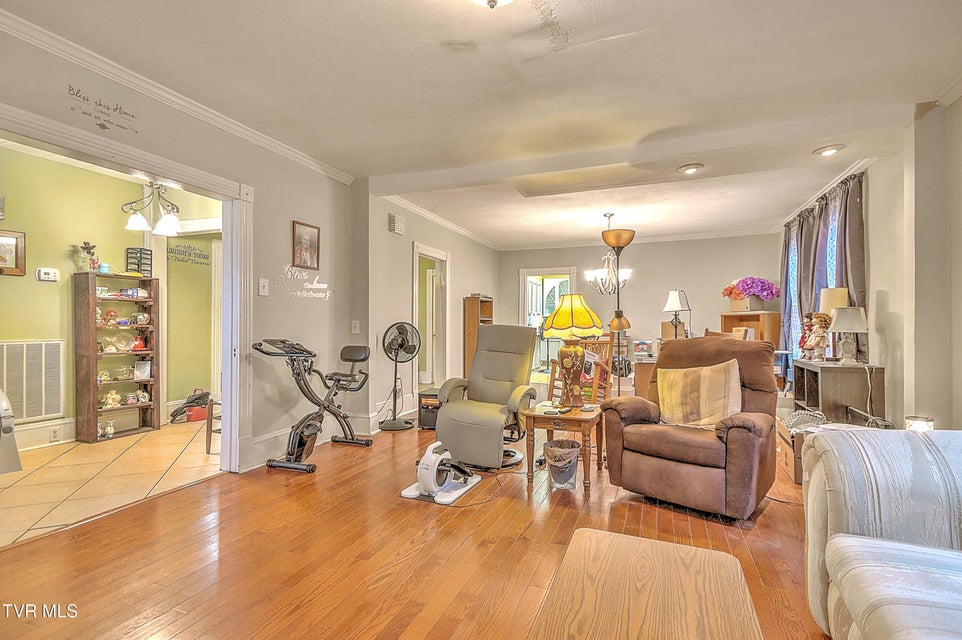 Photo #7: 1605 Mary Street