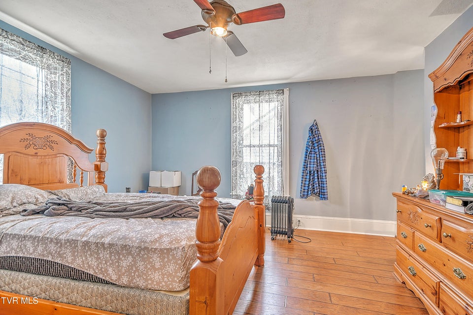 Photo #11: 1605 Mary Street