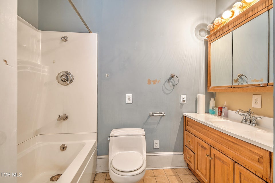 Photo #13: 1605 Mary Street