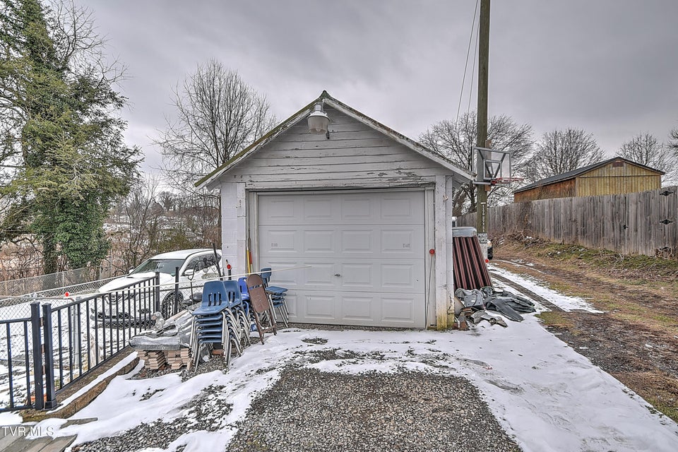 Photo #27: 1605 Mary Street