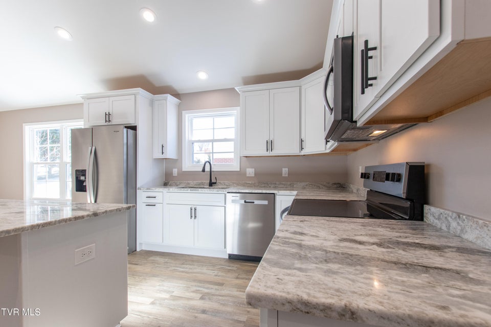 Photo #10: 17140 Sedona Drive