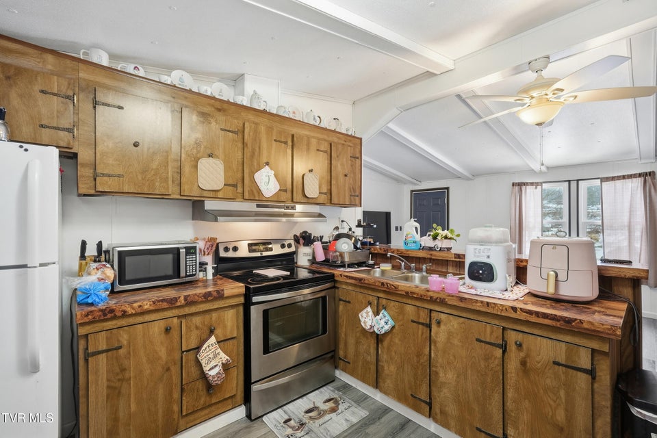 Photo #9: 1475 Hawthorne Road