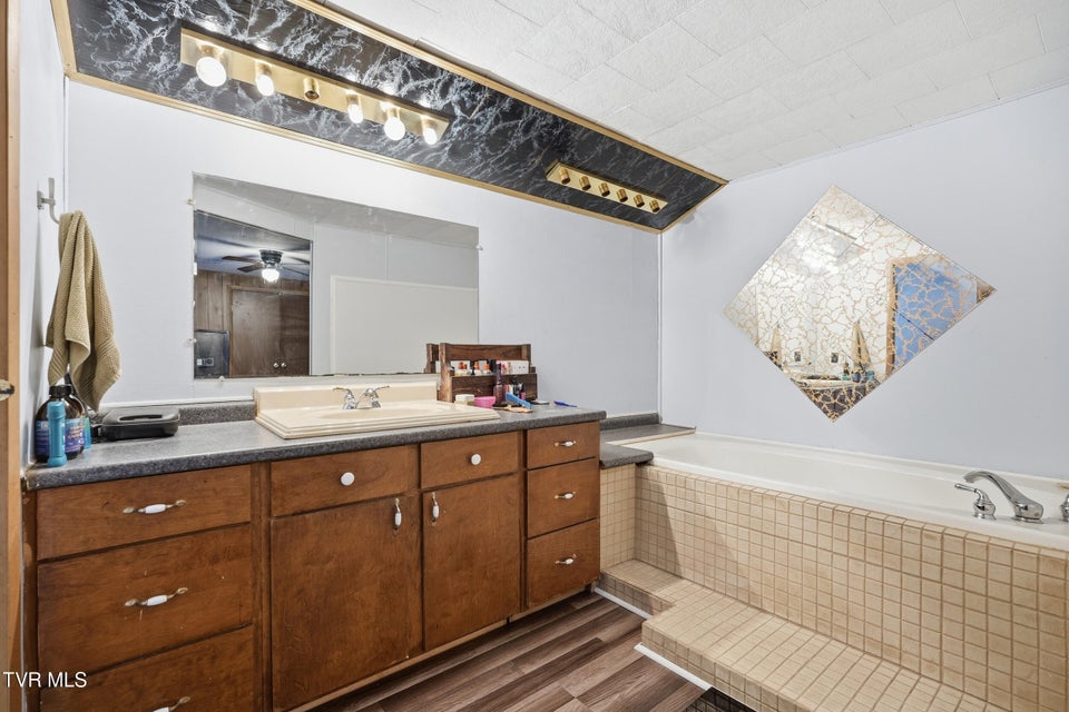 Photo #22: 430 Arrowhead Drive