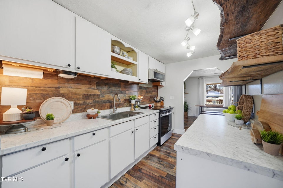 Photo #10: 502 Duke Street