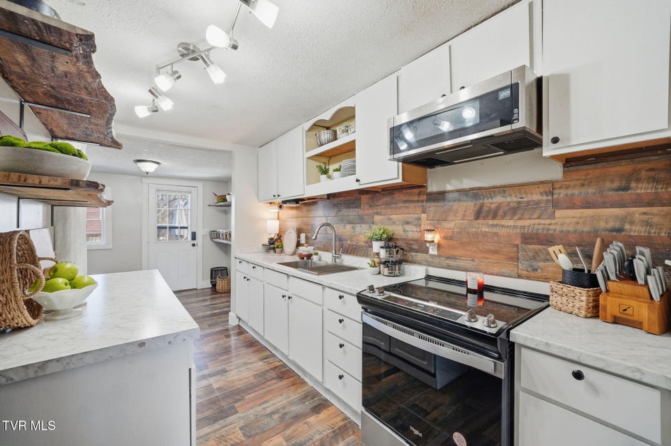 Photo #11: 502 Duke Street