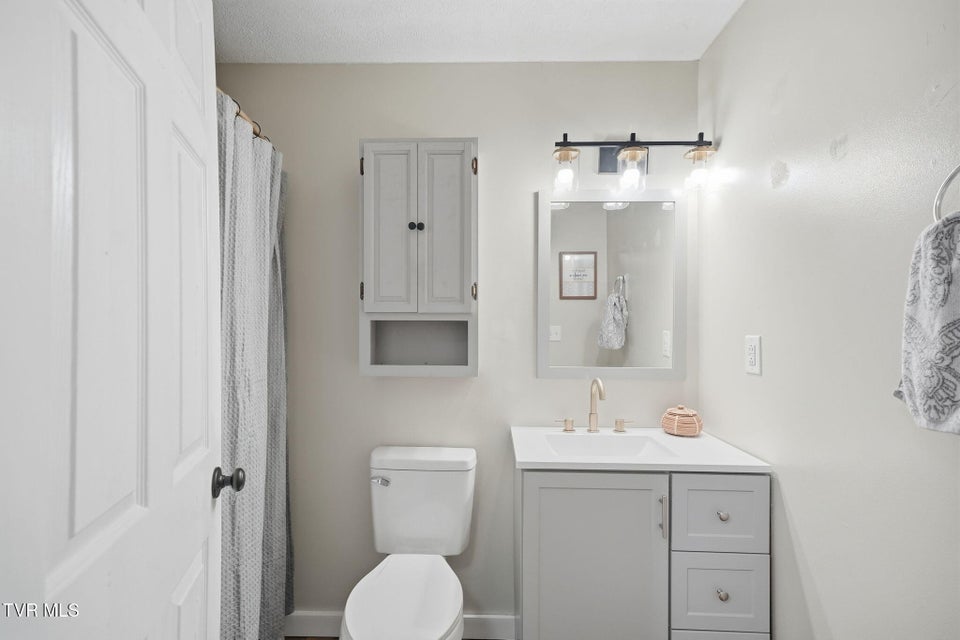 Photo #25: 502 Duke Street