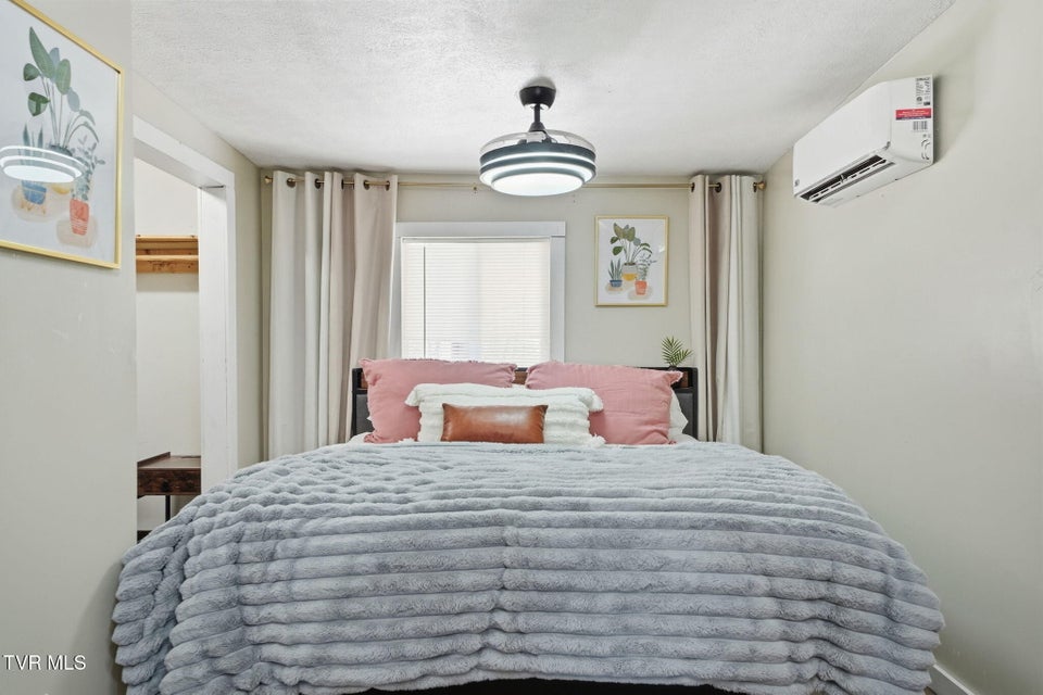 Photo #22: 502 Duke Street