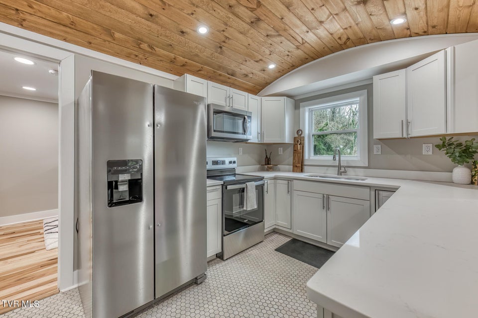 Photo #17: 330 Church Street