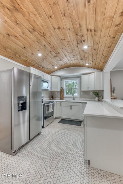 Photo #21: 330 Church Street