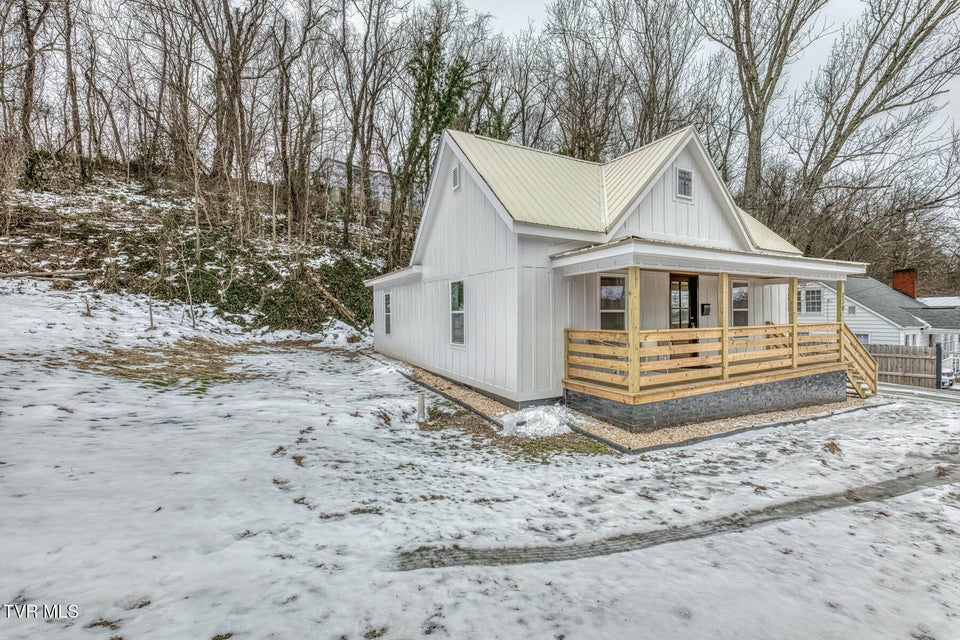 Photo #32: 330 Church Street