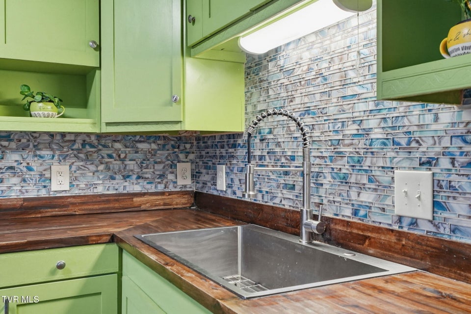 Photo #9: 807 Fain Avenue