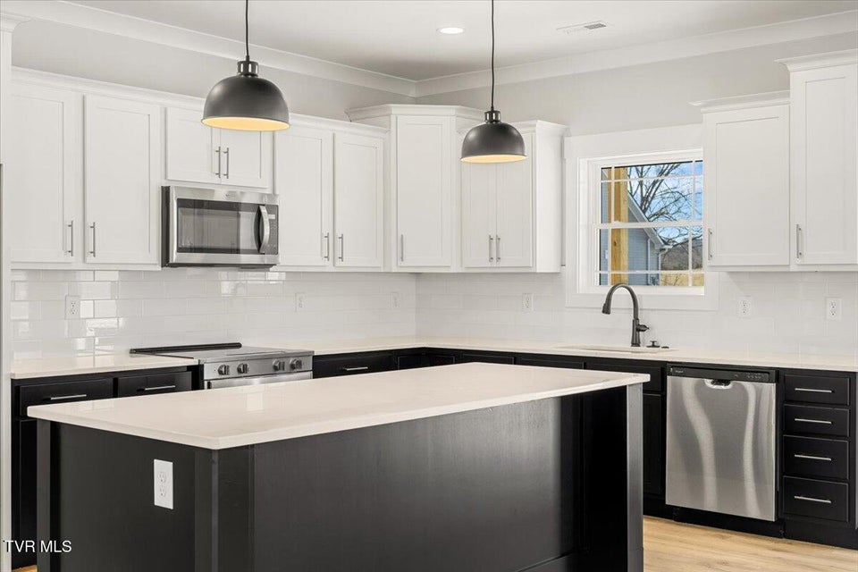 Photo #12: 954 Cabot Cove