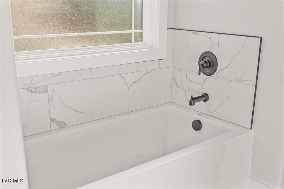 Photo #23: 954 Cabot Cove