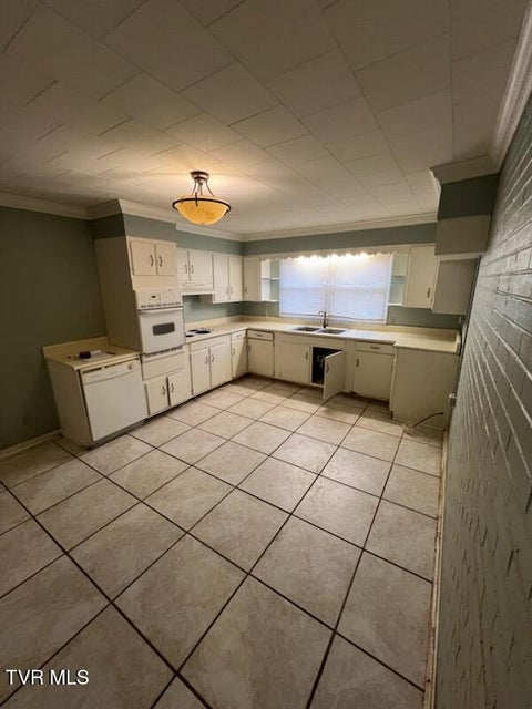 Photo #9: 702 May Drive